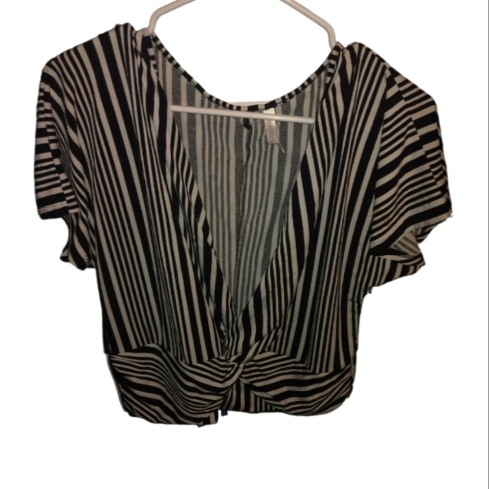 Xhilaration Black and White V-neck Crop Top